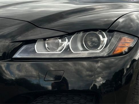 Used 2018 Jaguar F-PACE Premium AWD/4WD image 32