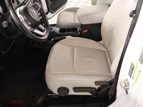 Used 2022 Jeep Gladiator Overland image 12