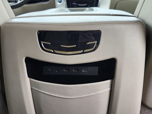 Used 2018 Cadillac Escalade ESV Premium Luxury image 27