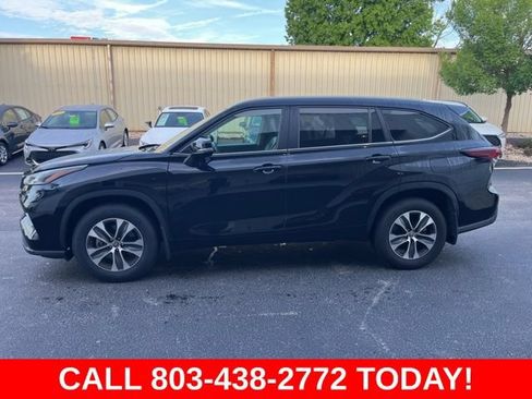 Used 2024 Toyota Highlander XLE AWD/4WD image 39