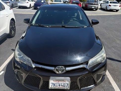 Used 2016 Toyota Camry SE w/ Moonroof Package FWD image 3