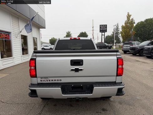 Used 2018 Chevrolet Silverado 1500 LT w/ Redline Edition AWD/4WD image 6