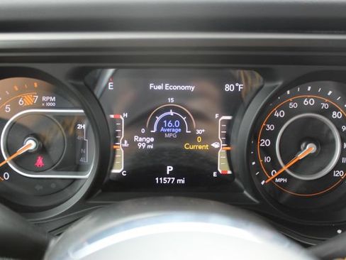 Used 2024 Jeep Wrangler Unlimited Sahara w/ Technology Group AWD/4WD image 18