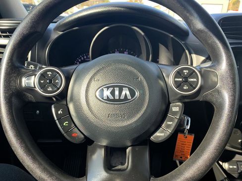 Used 2018 Kia Soul + FWD image 15