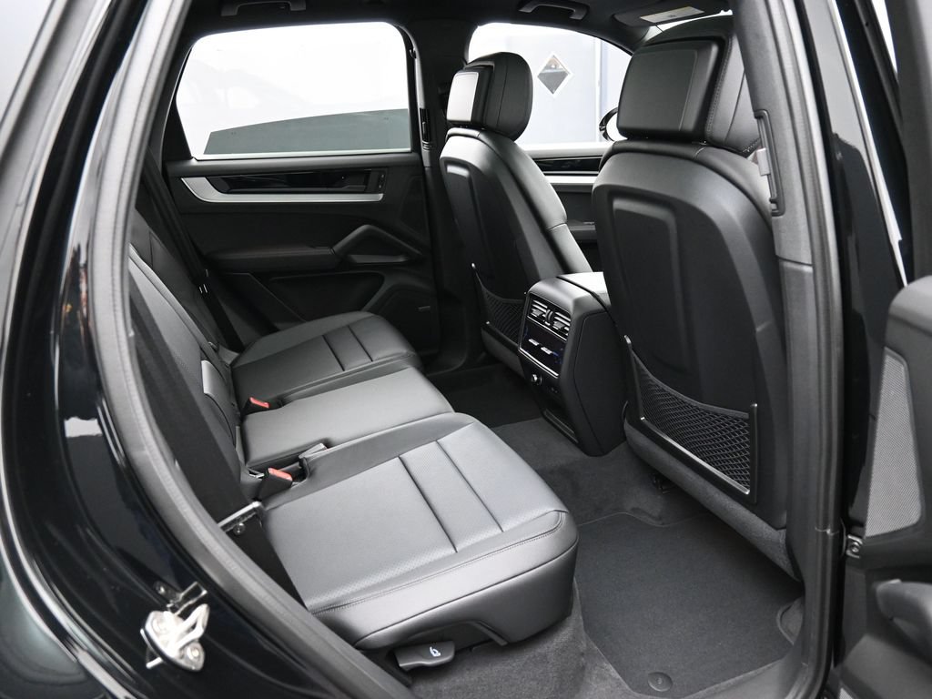 Certified 2026 Porsche Cayenne AWD/4WD image 27