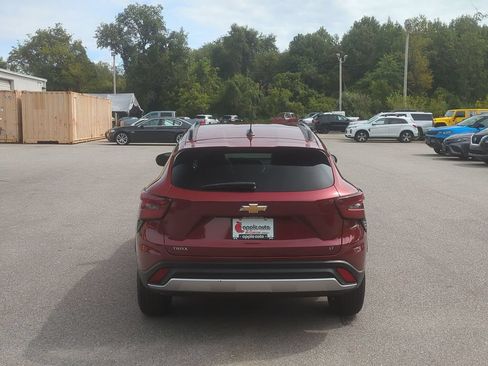 Used 2024 Chevrolet Trax LT FWD image 6
