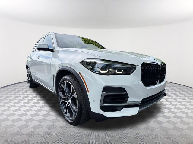 Used 2023 BMW X5 sDrive40i w/ Parking Assistance Package RWD image 3