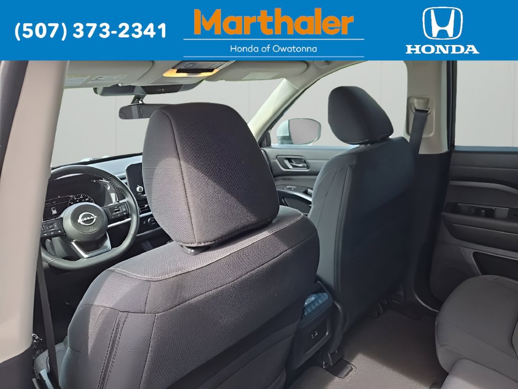 Used 2025 Nissan Pathfinder SV FWD image 14