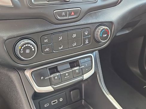 Used 2023 GMC Terrain SLE FWD image 24