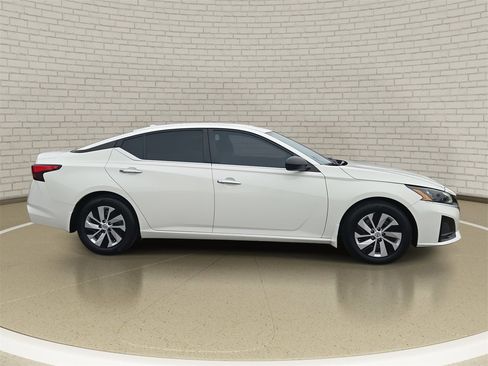 Certified 2025 Nissan Altima 2.5 S image 4