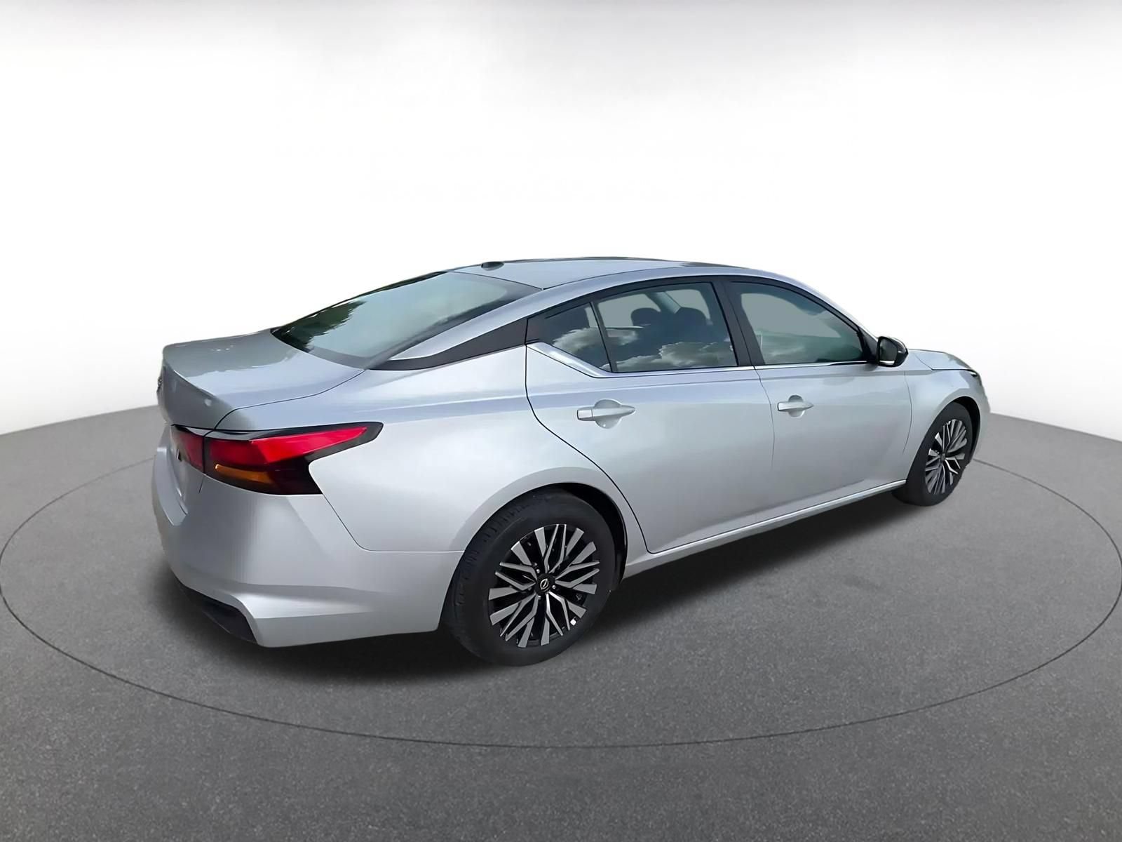 Used 2026 Nissan Altima 2.5 SV FWD image 14