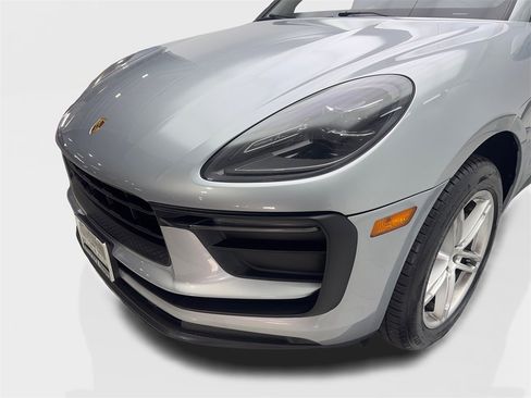 Used 2022 Porsche Macan image 16