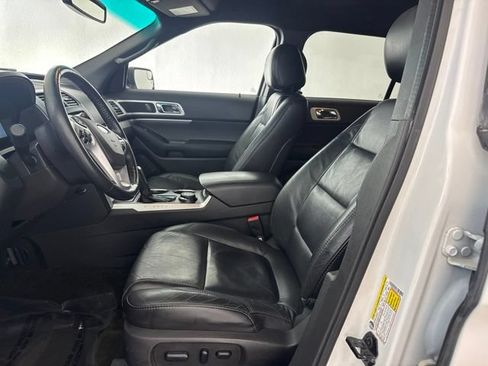 Used 2014 Ford Explorer XLT w/ Equipment Group 202A AWD/4WD image 26