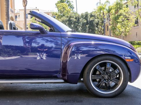 Used 2004 Chevrolet SSR w/ Preferred Equipment Group RWD image 11