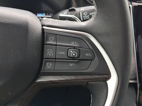 Used 2024 Jeep Grand Cherokee Limited w/ Luxury Tech Group II AWD/4WD image 22