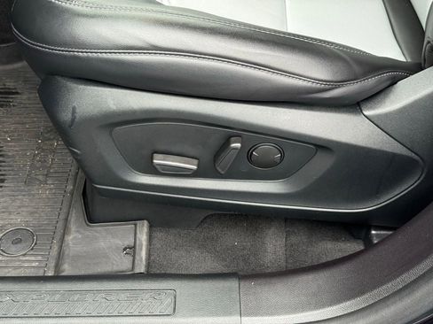 Certified 2022 Ford Explorer XLT w/ Equipment Group 202A image 22