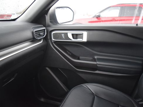 Used 2020 Ford Explorer XLT w/ Equipment Group 202A image 18