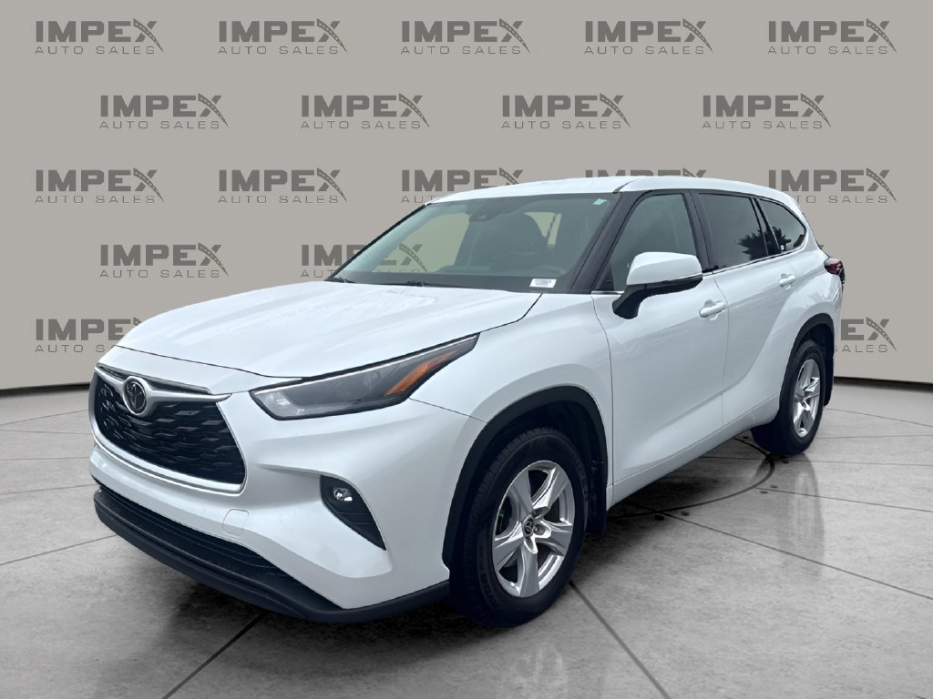 Used 2022 Toyota Highlander LE AWD/4WD image 1