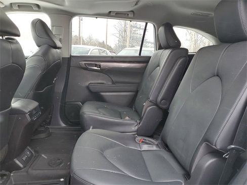 Used 2023 Toyota Highlander Limited image 10