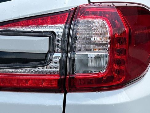 Used 2024 Subaru Ascent Onyx Edition w/ Popular Package Onyx AWD/4WD image 11