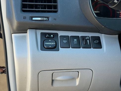 Used 2012 Toyota Highlander SE w/ Tow Pkg FWD image 18