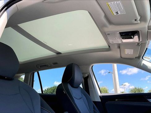 Certified 2026 Volkswagen Tiguan SE w/ Panoramic Sunroof Package FWD image 22