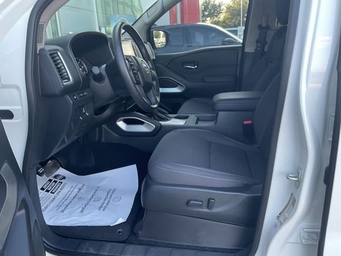 Used 2024 Nissan Frontier SV w/ Technology Package RWD image 10