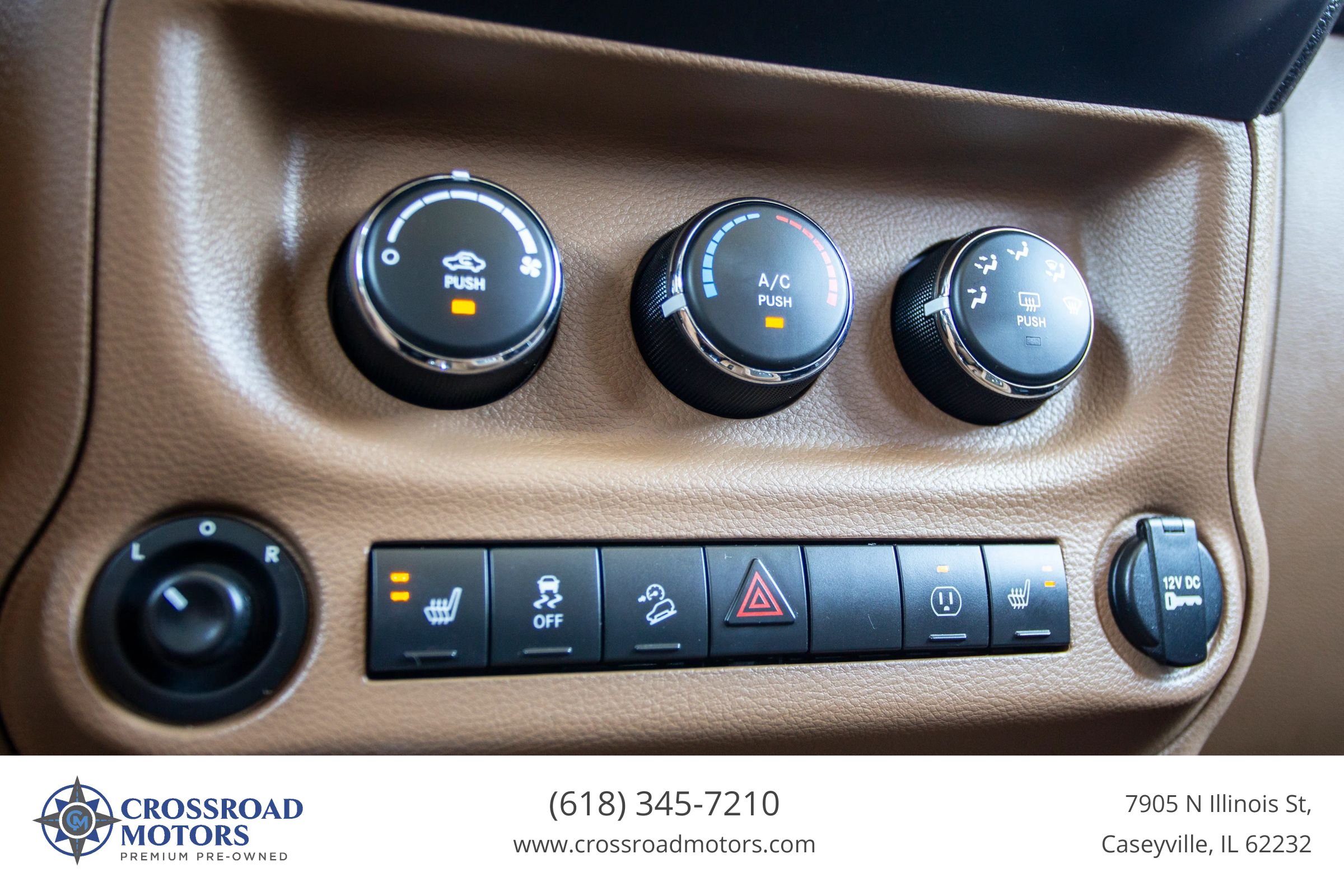Used 2018 Jeep Wrangler Unlimited Sahara w/ Connectivity Group AWD/4WD image 36