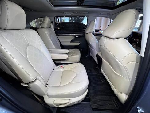 Certified 2024 Toyota Highlander Platinum AWD/4WD image 51