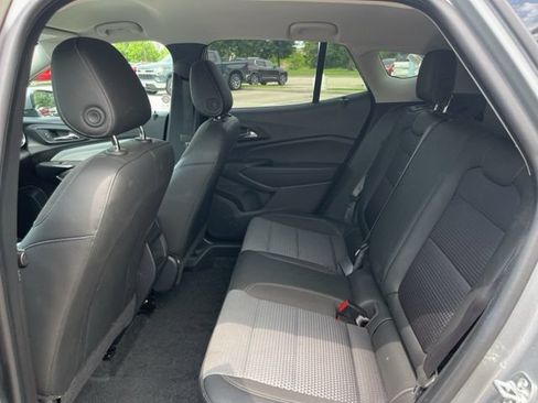 Used 2025 Chevrolet Trax LT w/ LT Convenience Package FWD image 29