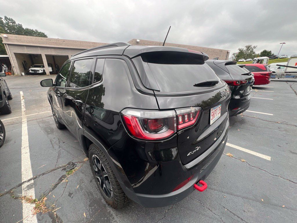 Used 2025 Jeep Compass Trailhawk AWD/4WD image 5