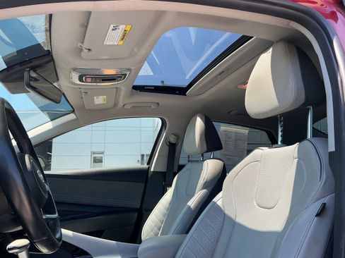Used 2023 Hyundai Elantra Limited FWD image 6