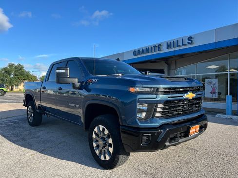 Used 2025 Chevrolet Silverado 2500 Custom w/ Custom Value Package AWD/4WD image 1