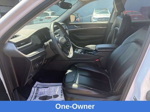 Used 2023 Jeep Grand Cherokee Limited AWD/4WD image 11