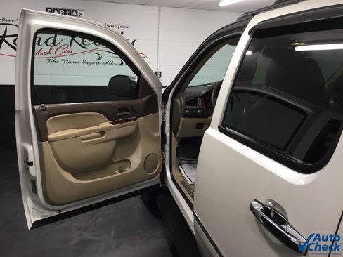 Used 2011 Chevrolet Avalanche LTZ image 32