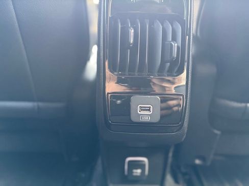Used 2024 Jeep Compass Latitude AWD/4WD image 13