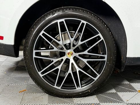 Certified 2026 Porsche Macan image 13