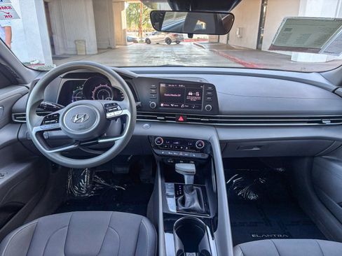 Used 2023 Hyundai Elantra Blue image 16