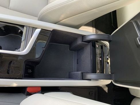 Used 2024 Volvo XC90 B5 Plus AWD/4WD image 26