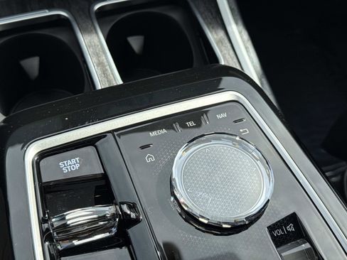 Used 2025 BMW i7 eDrive50 w/ M Sport Package image 25