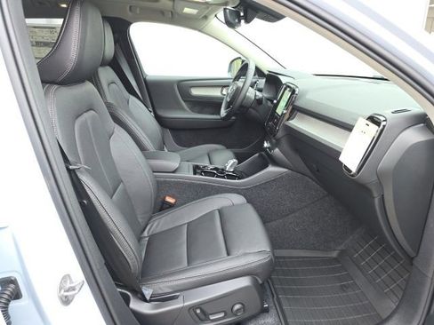 New 2026 Volvo XC40 B5 Plus w/ Protection Package Premier AWD/4WD image 15