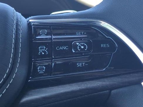 Used 2023 Jeep Grand Cherokee Overland w/ Luxury Tech Group IV image 22