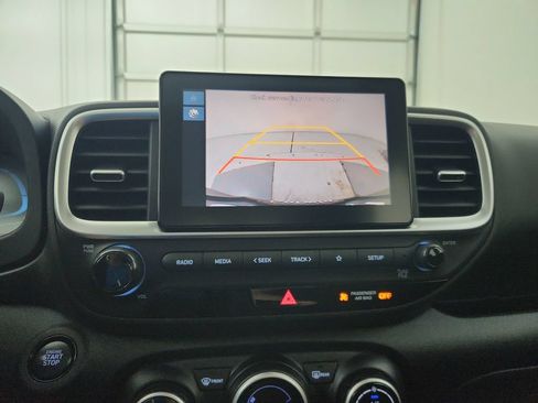 Used 2025 Hyundai Venue SEL FWD image 27