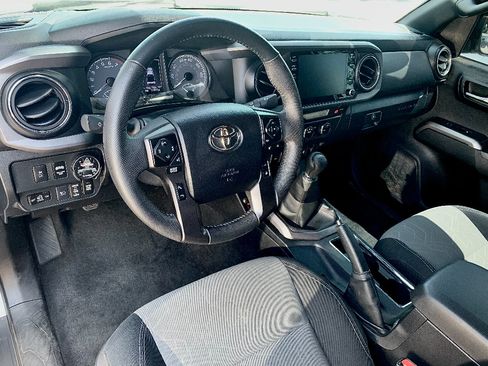Used 2023 Toyota Tacoma TRD Sport w/ Technology Package AWD/4WD image 10