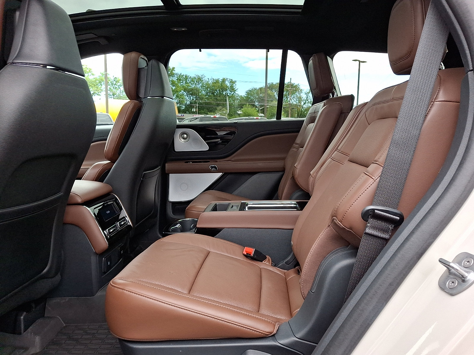 Used 2025 Lincoln Aviator Reserve w/ Equipment Group 201A AWD/4WD image 10