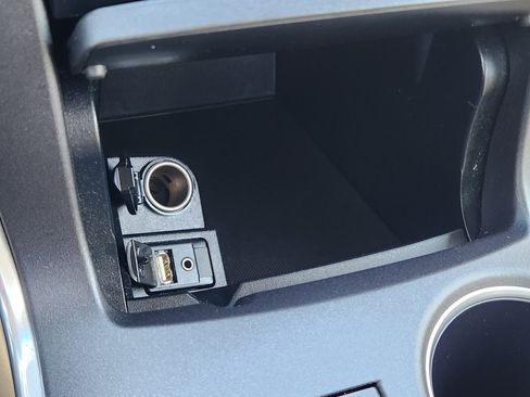 Used 2015 Toyota Camry LE image 25