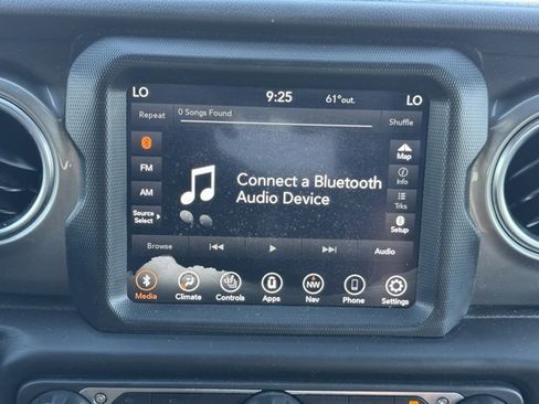 Used 2020 Jeep Wrangler Unlimited Sahara image 21