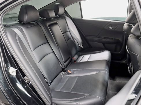 Used 2016 Honda Accord Touring image 28