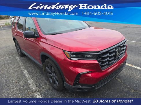 Used 2025 Honda Pilot Sport image 2