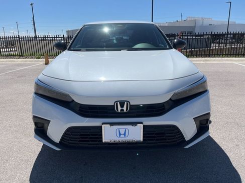 Used 2022 Honda Civic Sport image 2